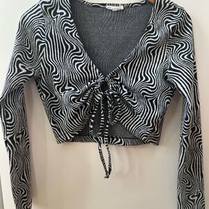 Black and White Patterned Women's Top